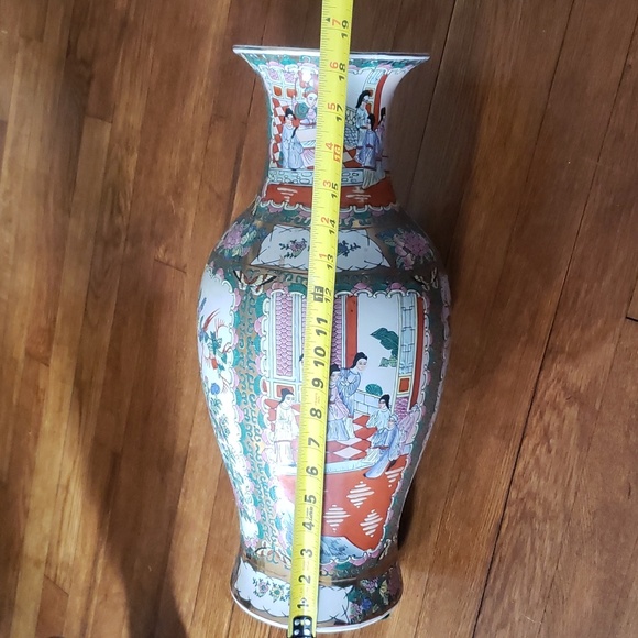 VINTAGE FAMILLE ROSE VASE - Picture 9 of 13